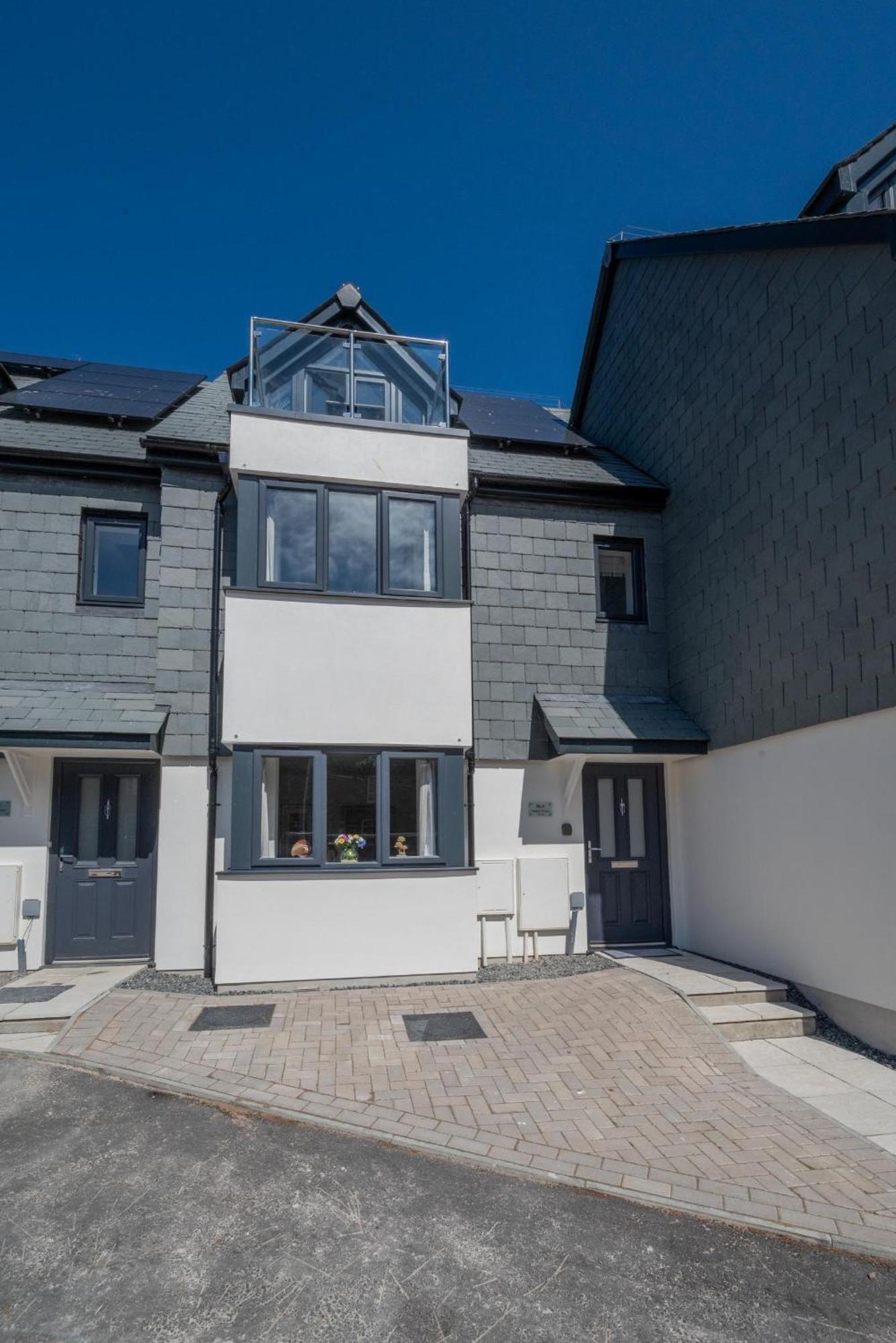 Exceptional 3 Bedroom Home In Penzance~New~Seaside Екстериор снимка